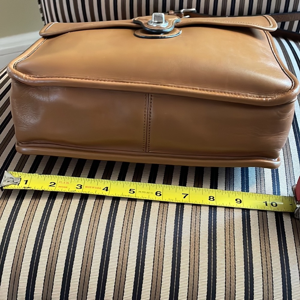 Vintage Y2K Coach Willis Camel with Nickel Hardware 9927 - Picture 5 of 16